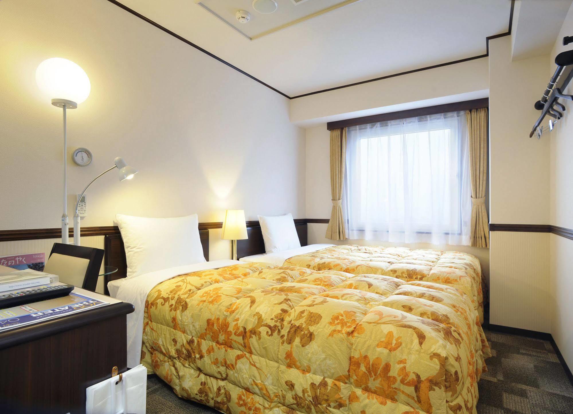 Toyoko Inn Sakudaira-Eki Asama-Guchi Экстерьер фото