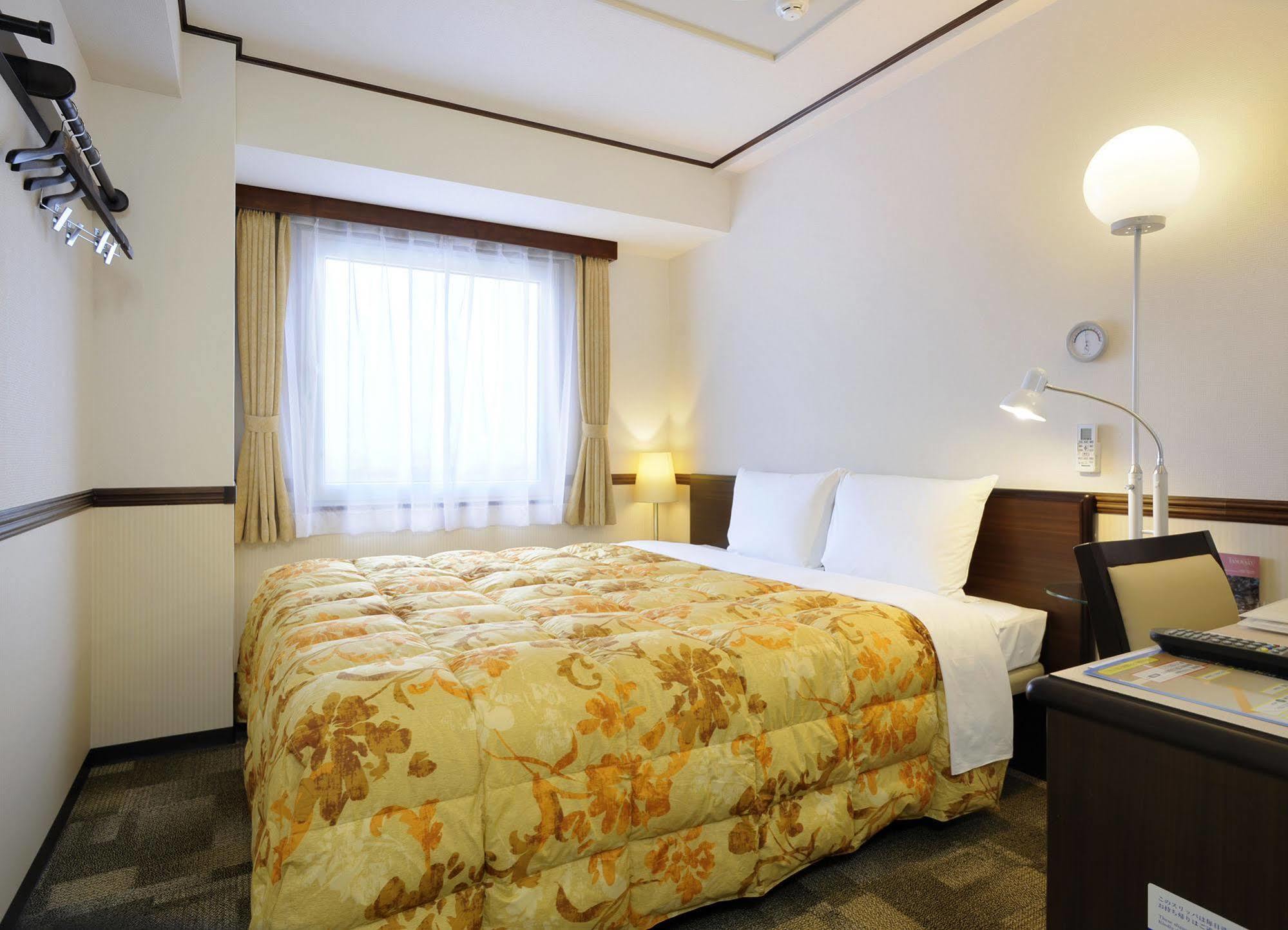 Toyoko Inn Sakudaira-Eki Asama-Guchi Экстерьер фото